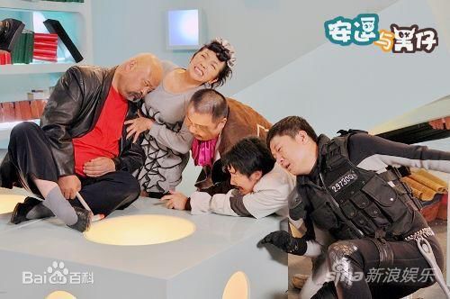 吕小品出席活动照壁纸壁纸