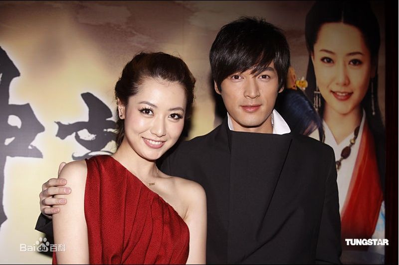 白冰(Ice)新闻活动采访素颜照壁纸