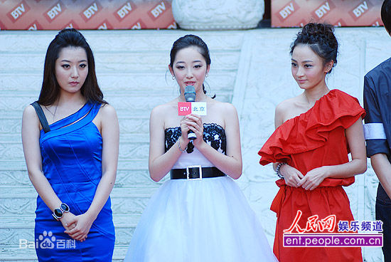 白冰(Ice)新闻活动采访素颜照壁纸