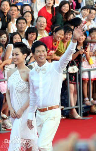 白冰(Ice)新闻活动采访素颜照壁纸