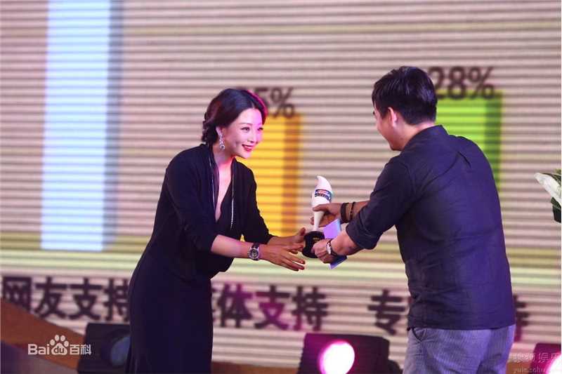 殷桃(Yin Tao)出席最具号召力女演员典礼照图册