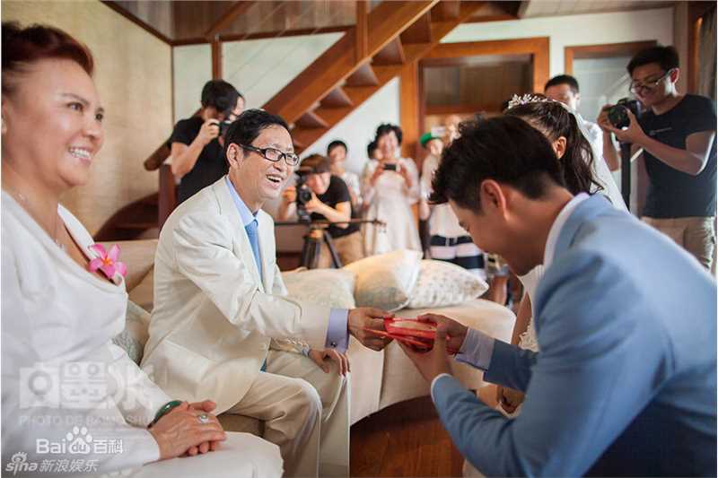 佟丽娅(Tong Liya、 Liliya)婚礼现场图片图册