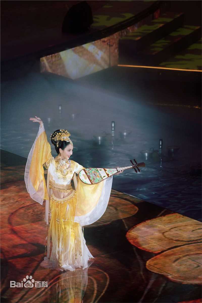 佟丽娅(Tong Liya、 Liliya)演艺之路生活照相册