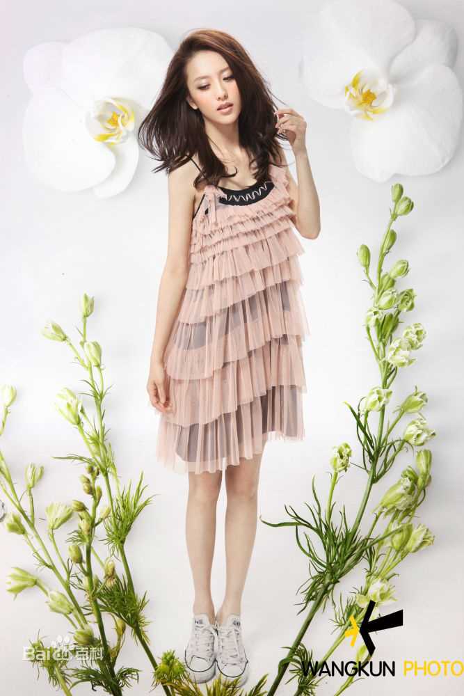 佟丽娅(Tong Liya、 Liliya)北京青年周刊图片图册