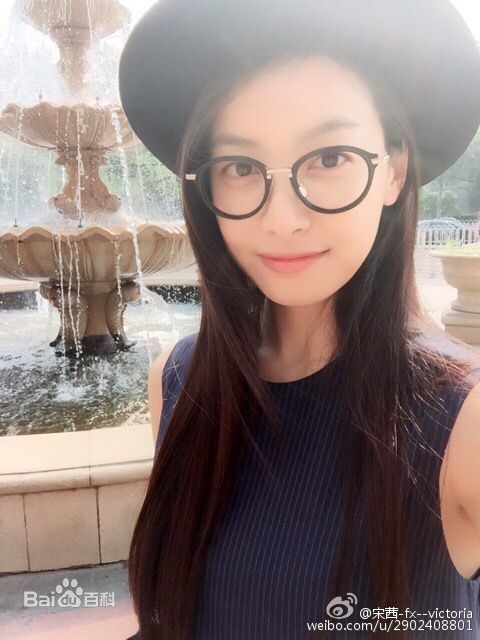 宋茜(Victoria Song)生活照壁纸壁纸