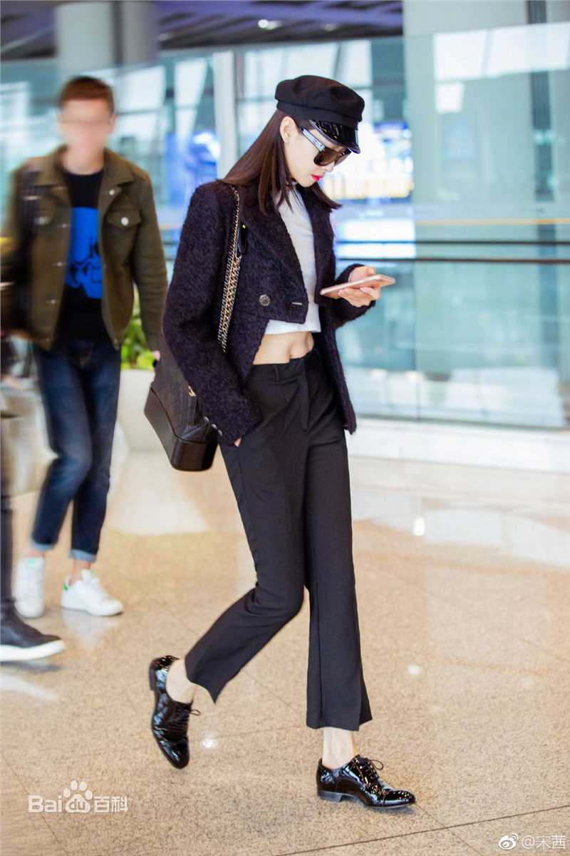 宋茜(Victoria Song)机场前后照片