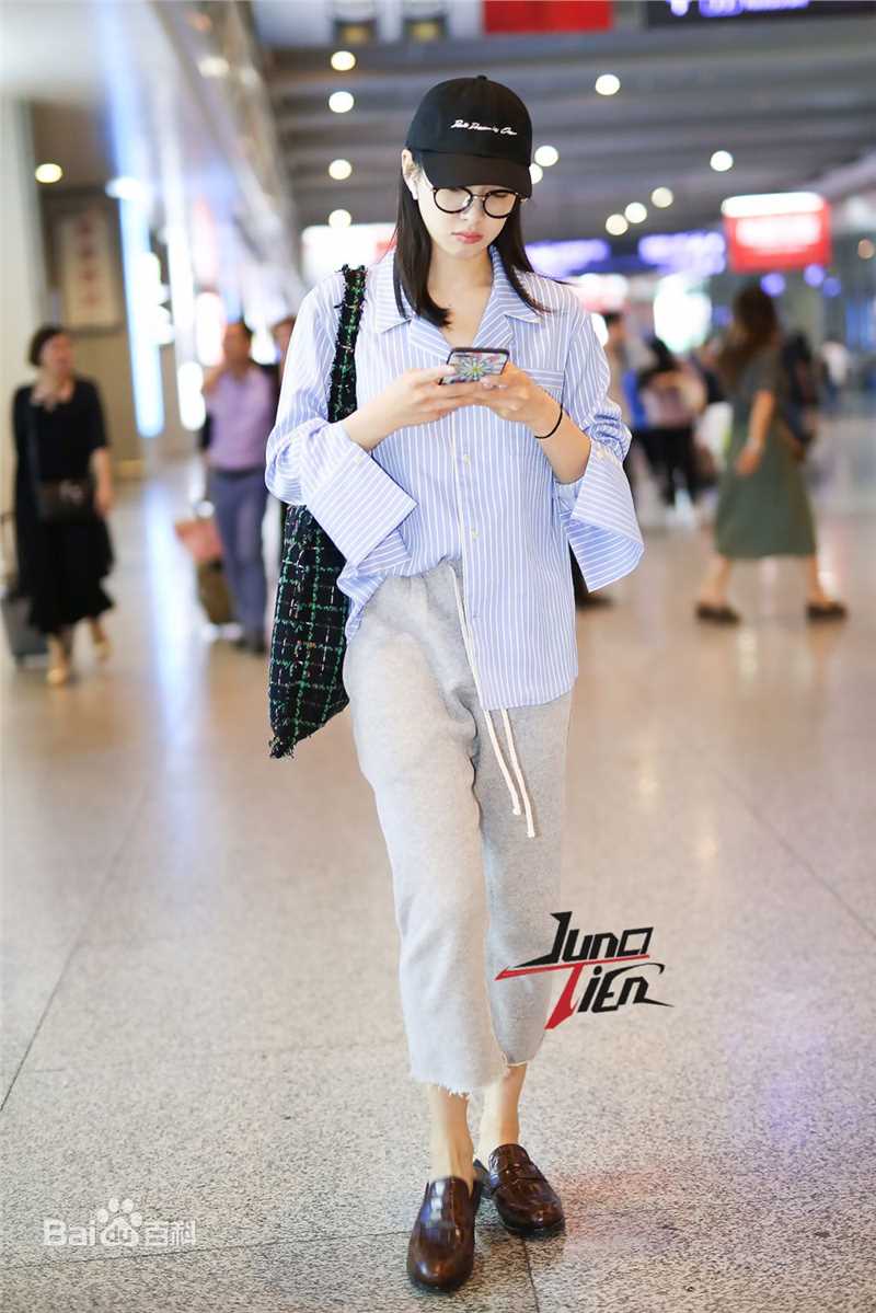宋茜(Victoria Song)机场前后照片