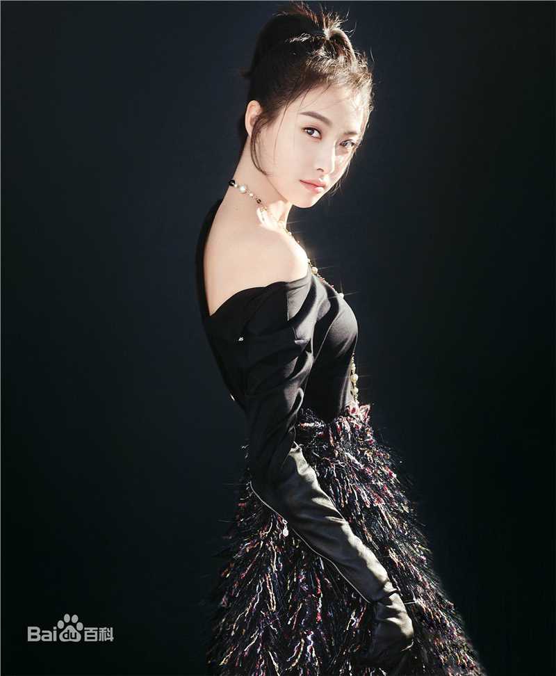 最优质宋茜(Victoria Song)在《瑞丽伊人风尚》中的