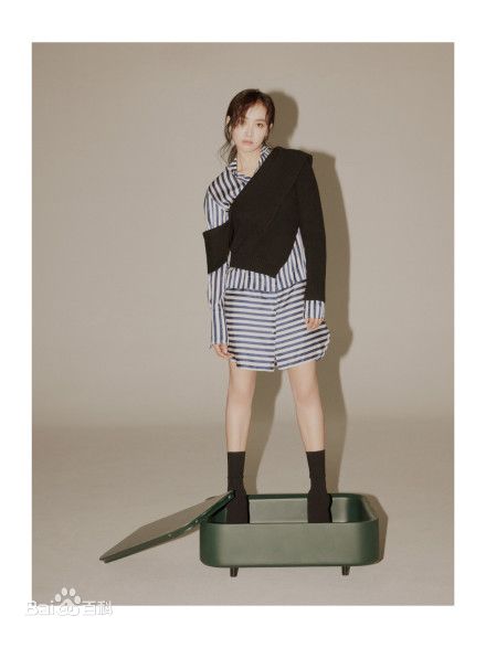 最新宋茜(Victoria Song)在《Madame Figaro费加罗》中的壁纸