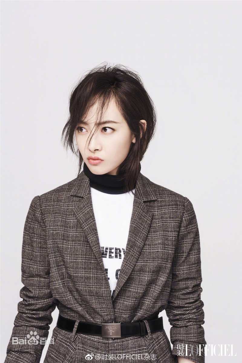 宋茜(Victoria Song)在《时装12月》中的