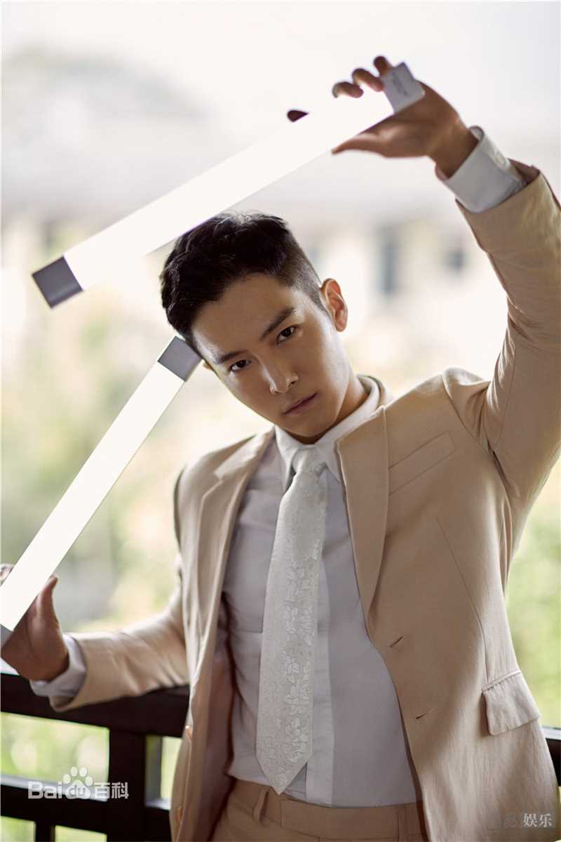 盛一伦(Peter)最新粉色西装图集