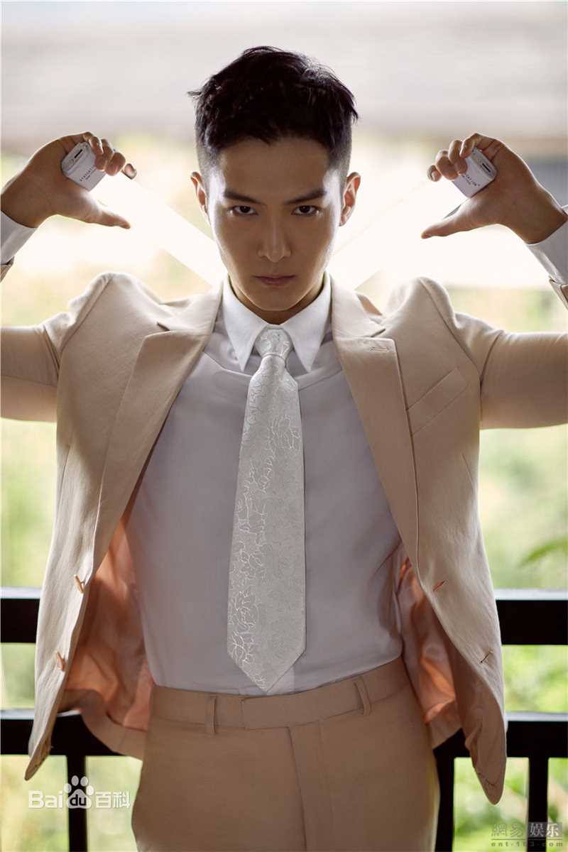 盛一伦(Peter)最新粉色西装图集