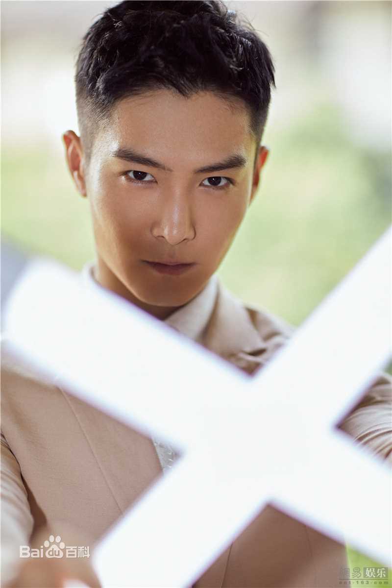 盛一伦(Peter)最新粉色西装图集