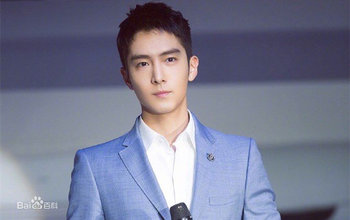 盛一伦(Peter)西装照壁纸壁纸