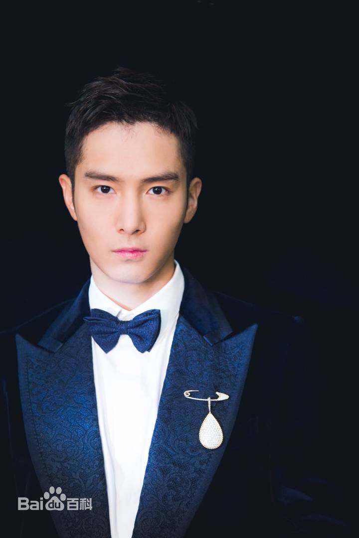 盛一伦(Peter)西装照壁纸壁纸