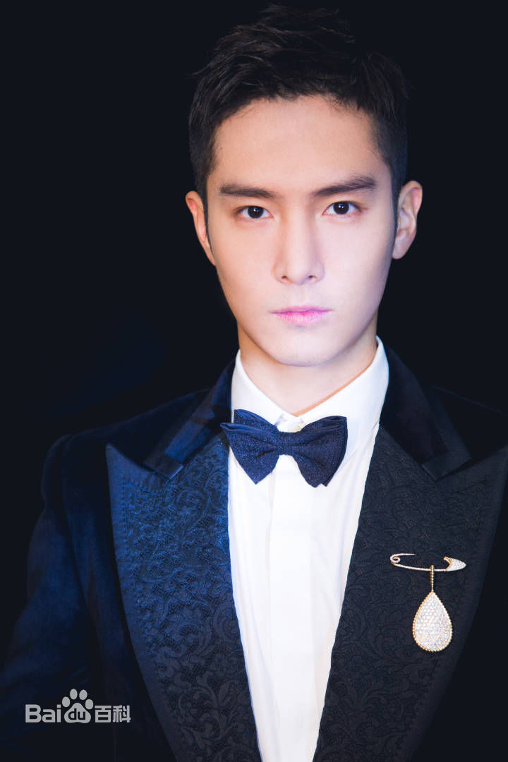 盛一伦(Peter)西装照壁纸壁纸