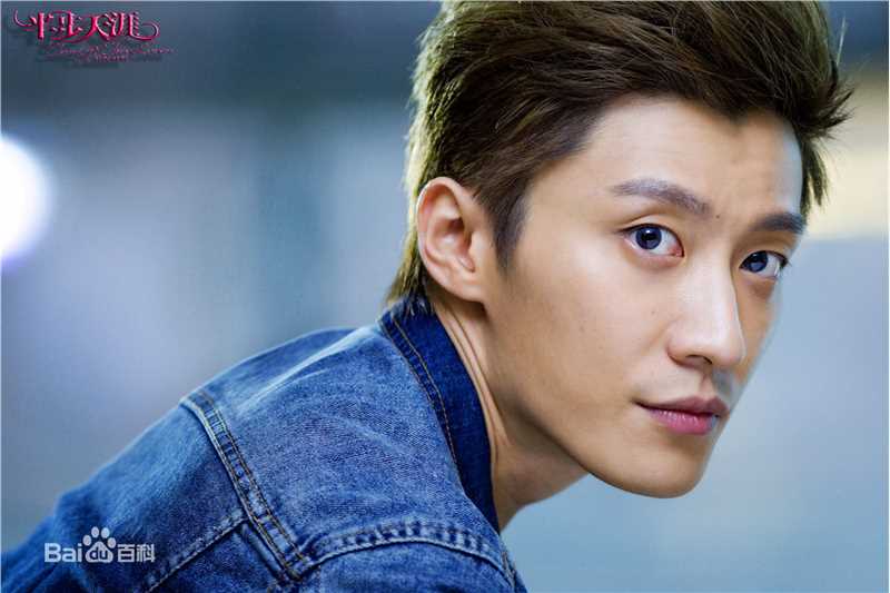 高清乔任梁(Kimi)在《半步天涯》饰任一凡中的图集