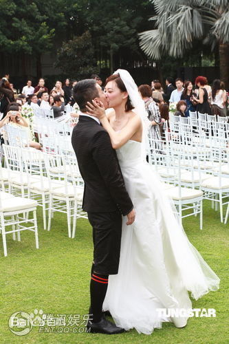 应采儿(Cherrie Ying)陈小春婚礼生活照相册