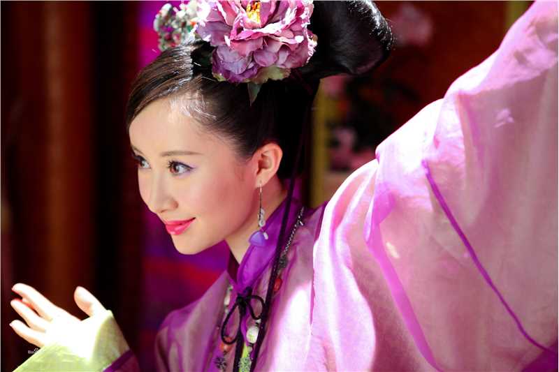 最新舒畅(Jennifer)在《宫锁珠帘》饰云嫔、牡丹中的壁纸