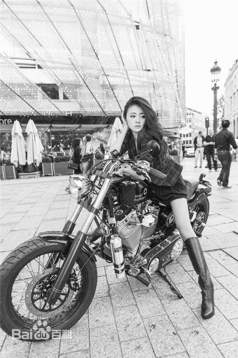 安以轩(Ann)化身机车酷GIRL图片图集