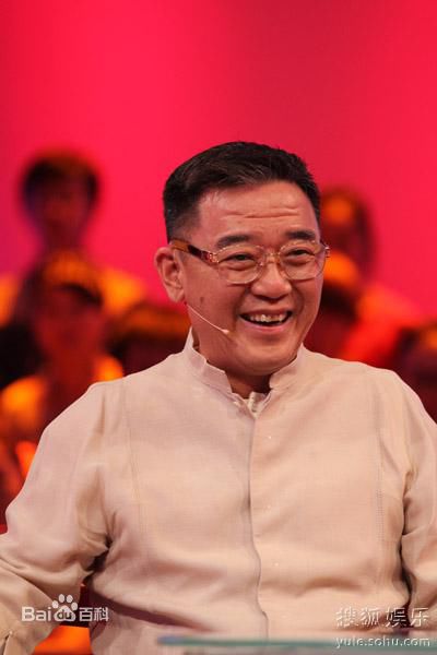 李立群出席活动前后照片