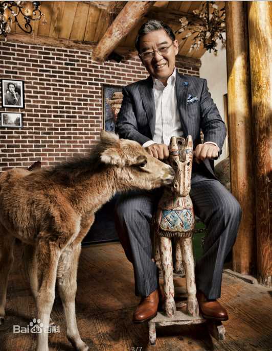 李立群出席活动前后照片