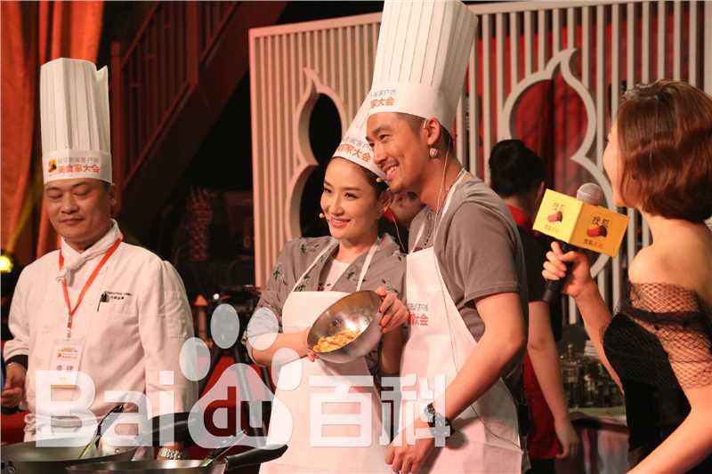 最新孙宁在参加《美食家大会》中的壁纸