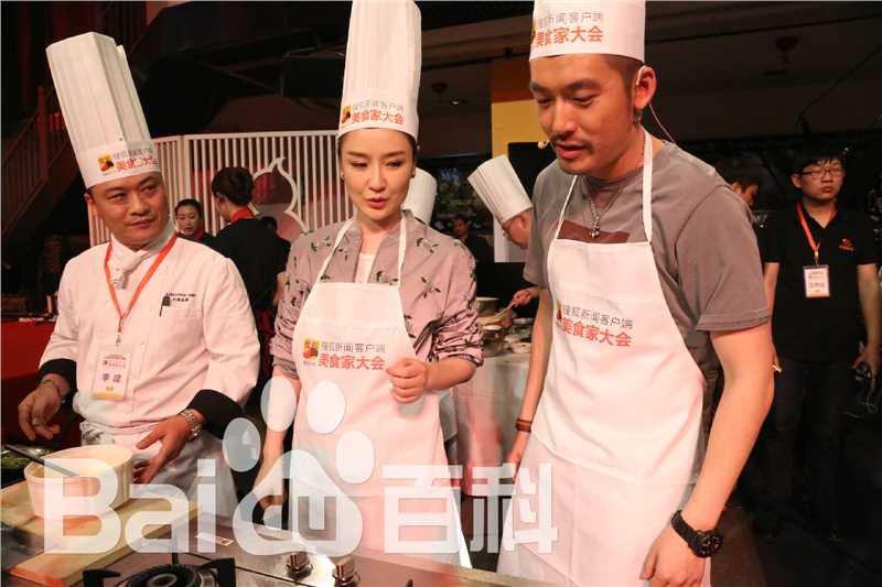 最新孙宁在参加《美食家大会》中的壁纸