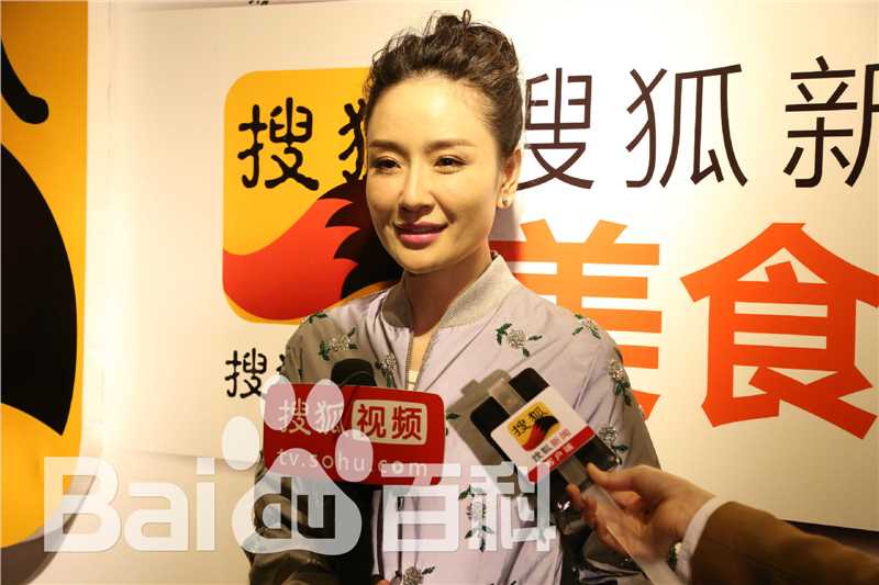 最新孙宁在参加《美食家大会》中的壁纸