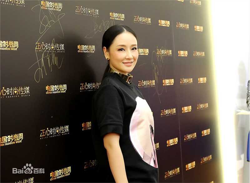 孙宁深V红裙图册