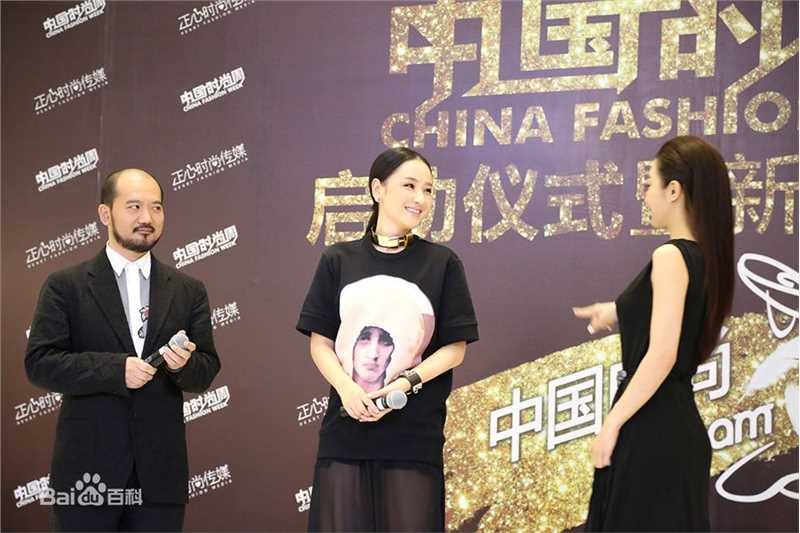 孙宁深V红裙图册