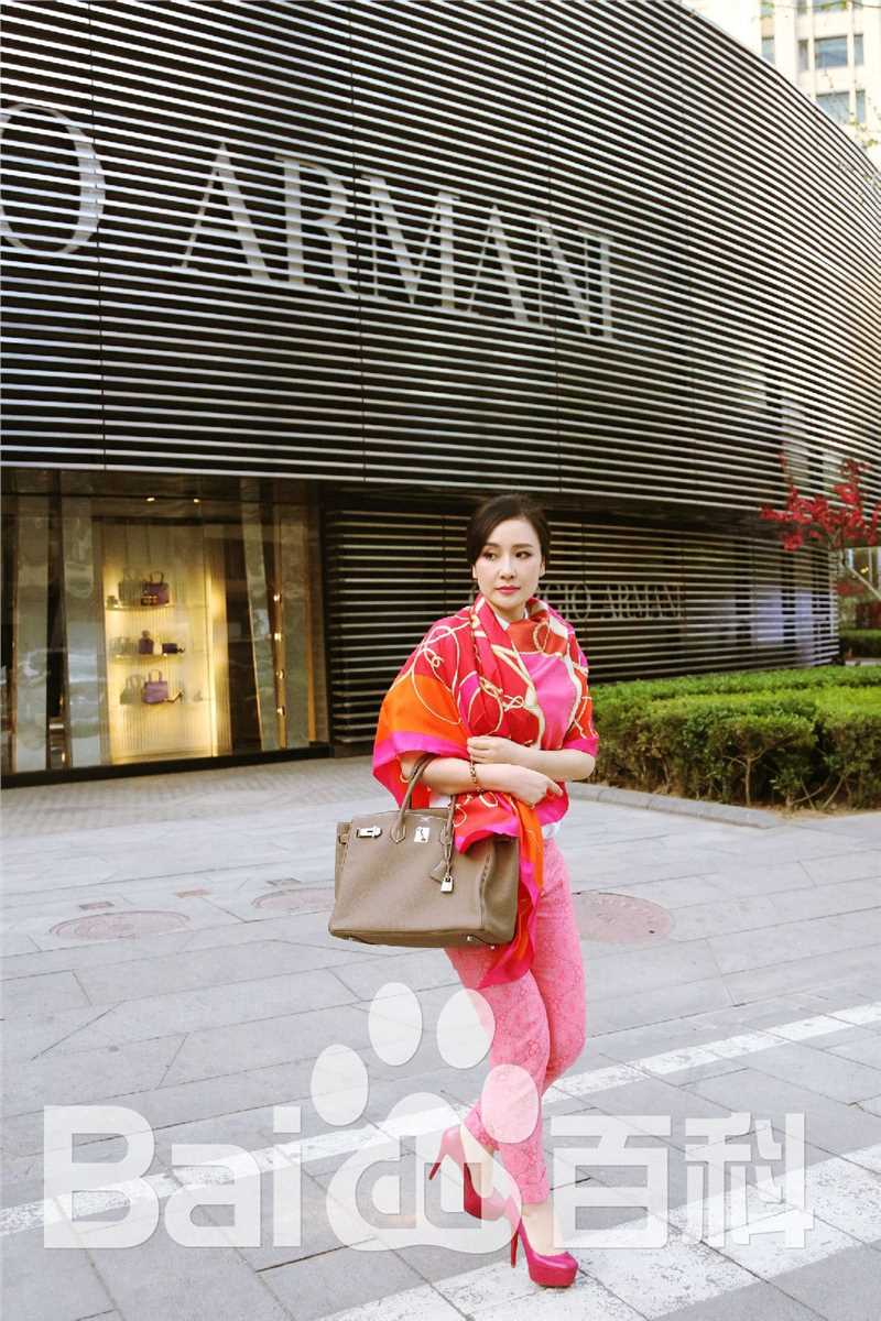 孙宁出席活动素颜照壁纸