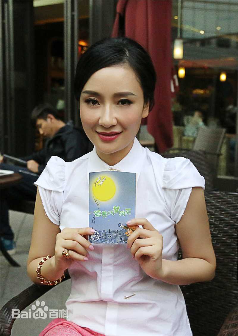 孙宁出席活动素颜照壁纸