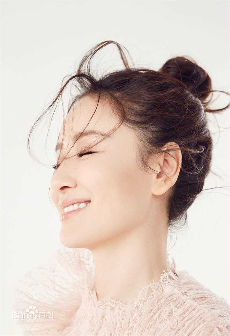 孙宁美女日历：眼神知性从容 安静宛如少女素颜照相册