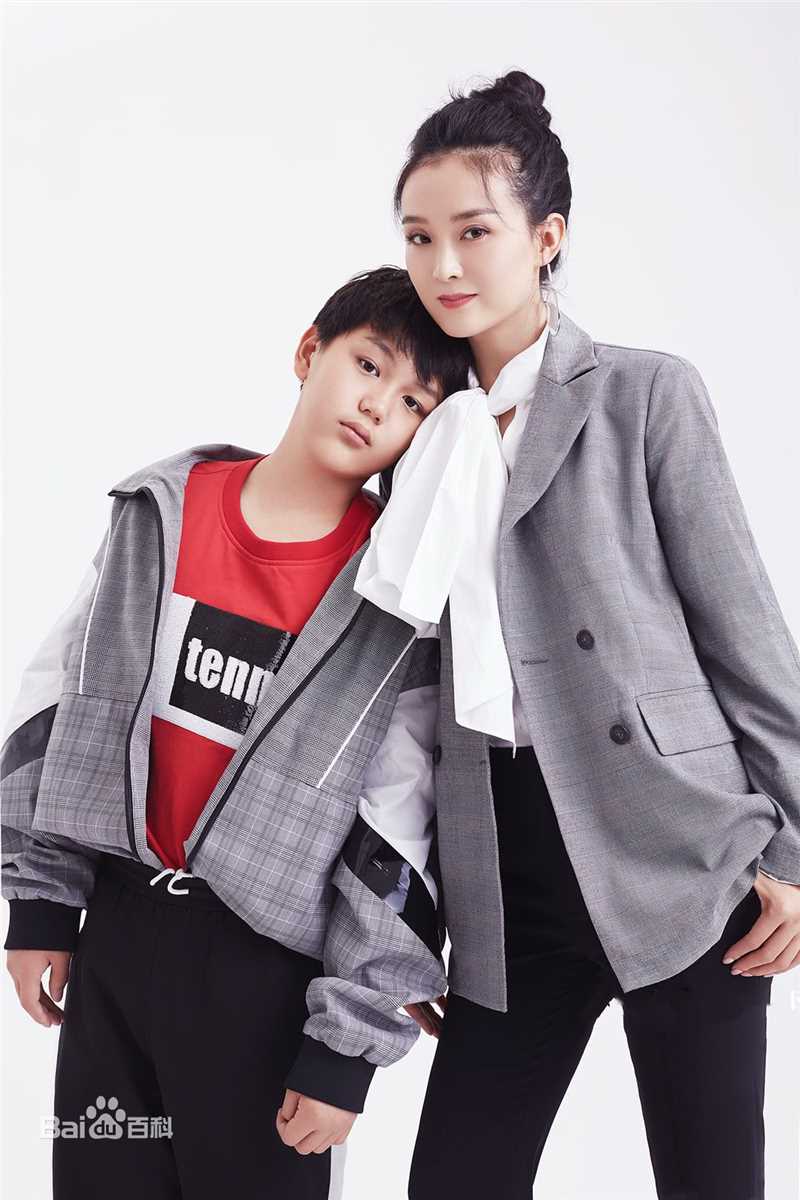 王艳(Rebecca)最新《风采童装》杂志壁纸