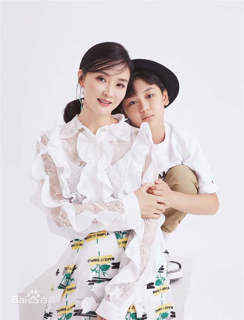 王艳(Rebecca)最新《风采童装》杂志壁纸