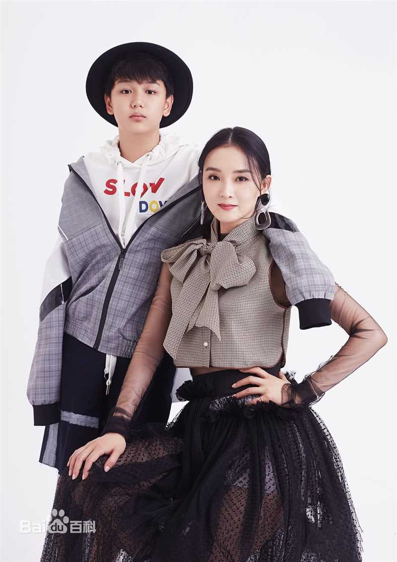 王艳(Rebecca)最新《风采童装》杂志壁纸