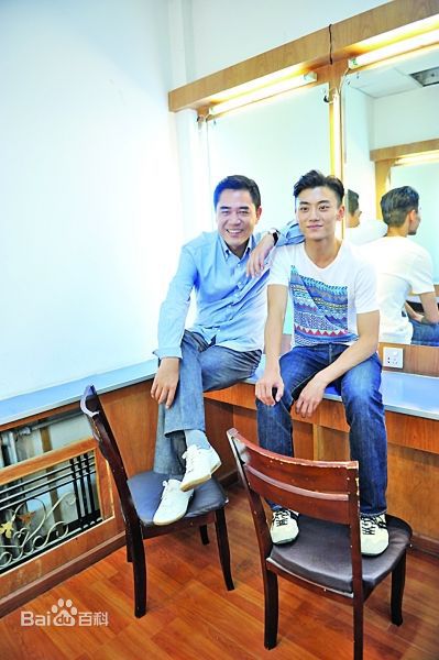 陈宝国和家人壁纸壁纸