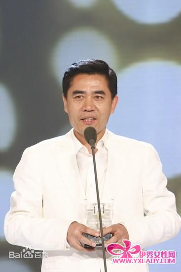 陈宝国参加典礼前后照片