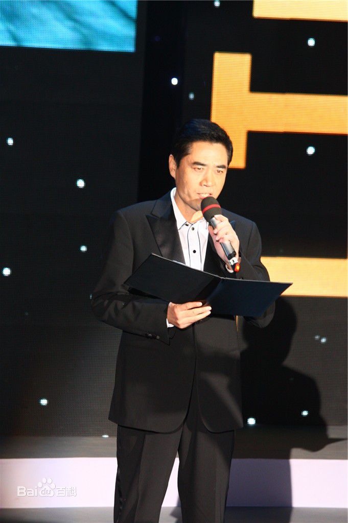 陈宝国参加典礼前后照片