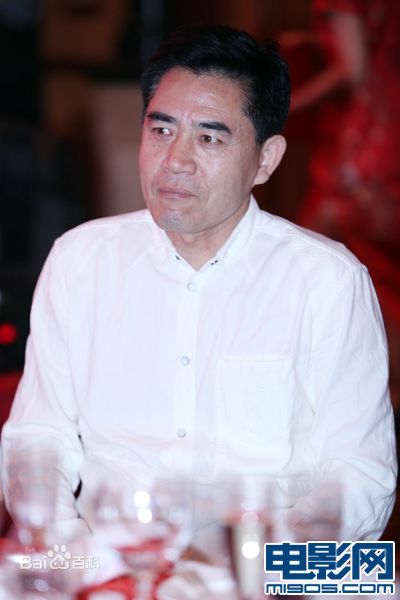 陈宝国参加典礼前后照片