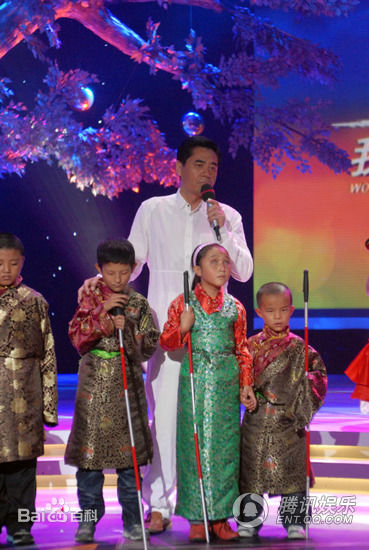 陈宝国参加典礼前后照片