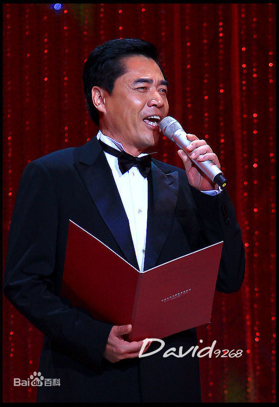 陈宝国参加典礼前后照片