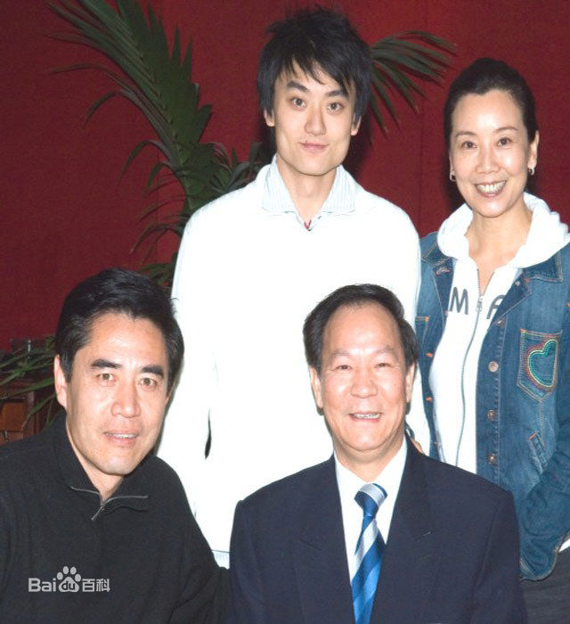 陈宝国家人图片图册