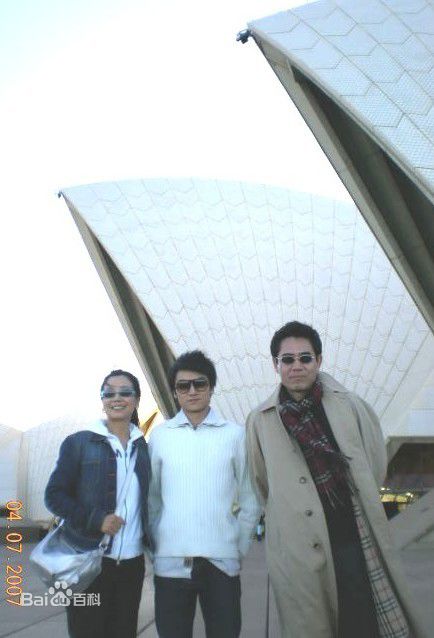 陈宝国家人图片图册