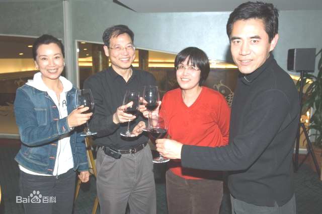 陈宝国家人图片图册