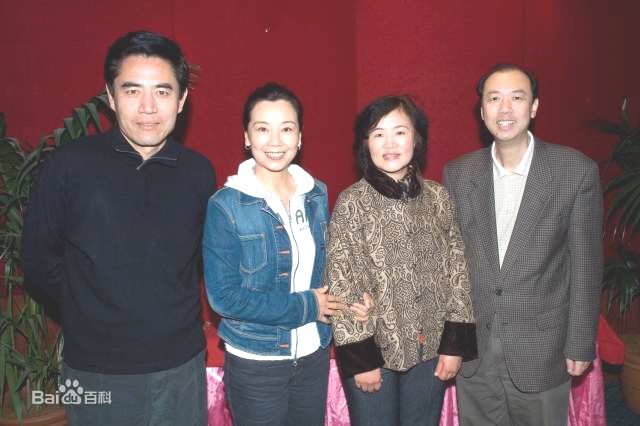 陈宝国家人图片图册