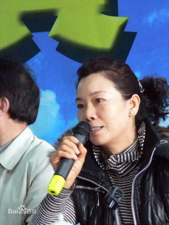 陈宝国家人图片图册