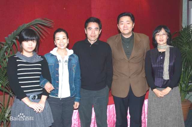 陈宝国家人图片图册