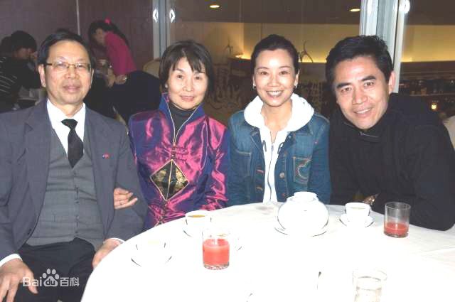 陈宝国家人图片图册